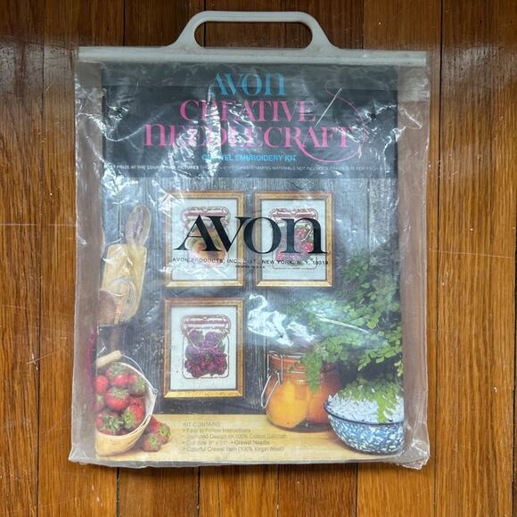 Vintage 1990s Avon Creative Needle Craft Crewel Kit - First Prize at the County - Picture 1 of 6